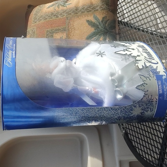 Cinderella Barbie Doll,1996 - Picture 8 of 9